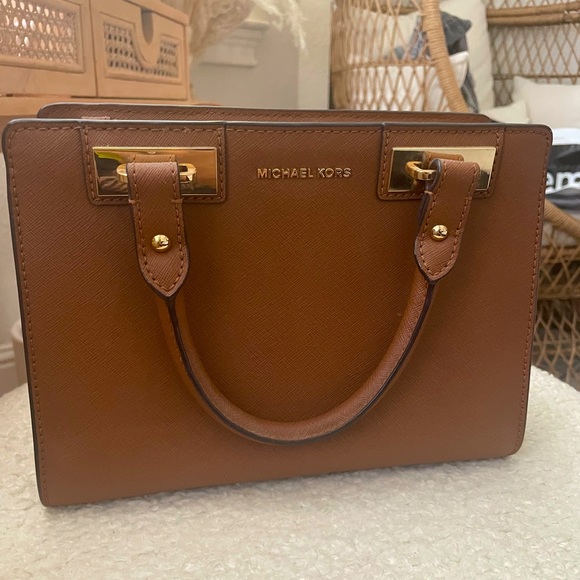 Michael Kors Handbags - Like new Michael Kors bag